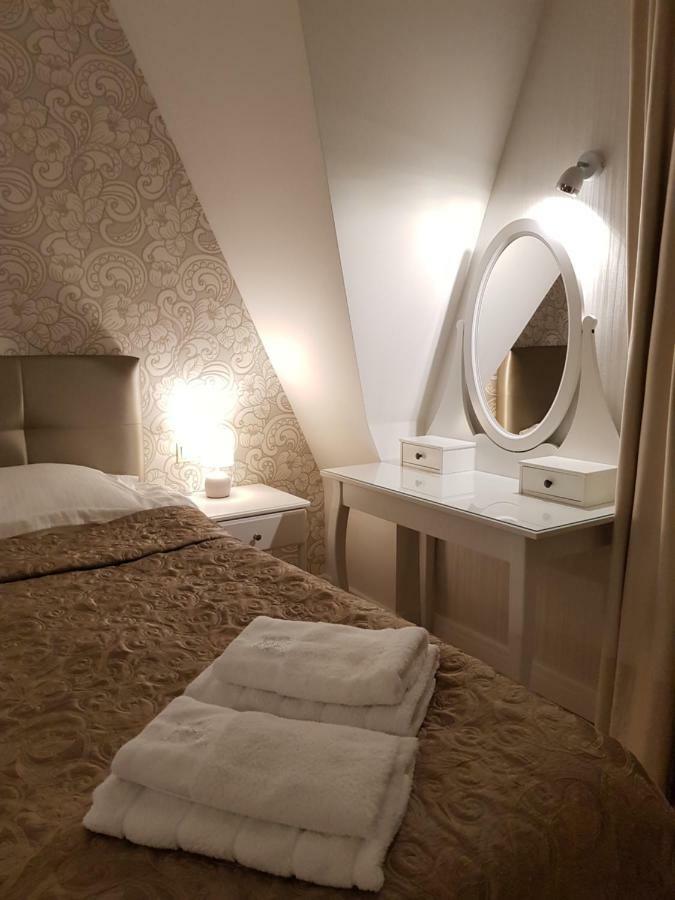 Apartman St. Vladimir Kirche Apartment มาเรียอานซเกลาซนี ภายนอก รูปภาพ